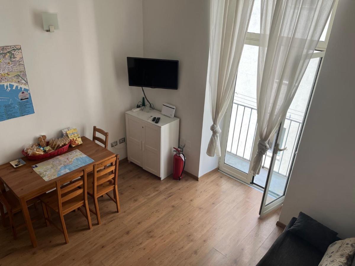 مبيت وإفطار نابولي Ale & Tizy House المظهر الخارجي الصورة