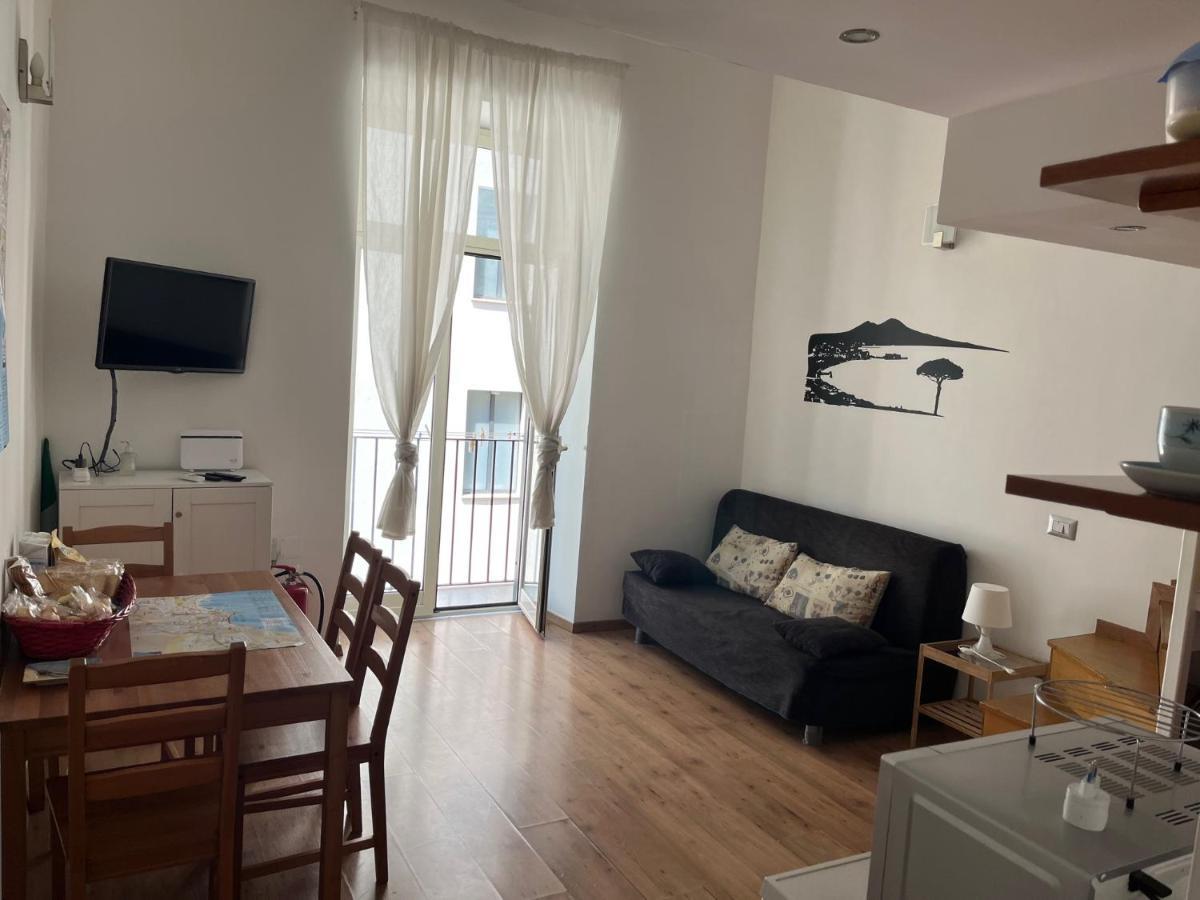 مبيت وإفطار نابولي Ale & Tizy House المظهر الخارجي الصورة